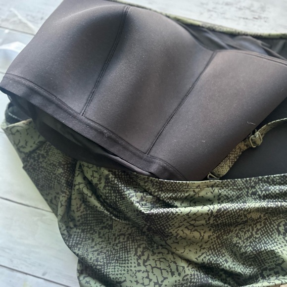 NWT Lane Bryant cacique green snake print one shoulder 1 piece swim suit 26 - Picture 5 of 6